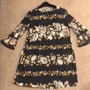 Old Navy floral bell sleeve dress Size M